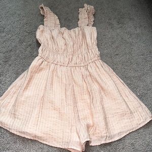 ADORABLE PINK ROMPER. SIZE SMALL. PERFECT FOR BRIDAL\BABY SHOWER
